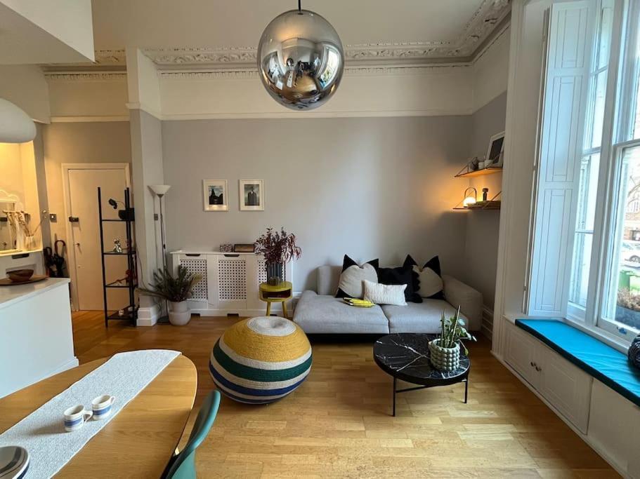 Gorgeous 2 Bedroom Flat In Charming Swiss Cottage Лондон Экстерьер фото