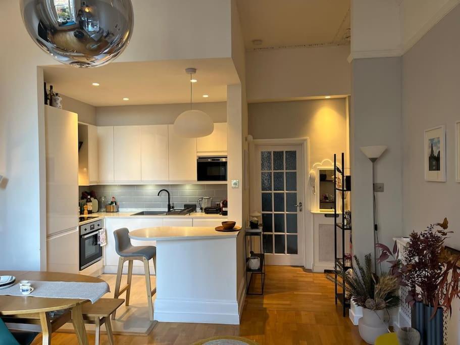 Gorgeous 2 Bedroom Flat In Charming Swiss Cottage Лондон Экстерьер фото